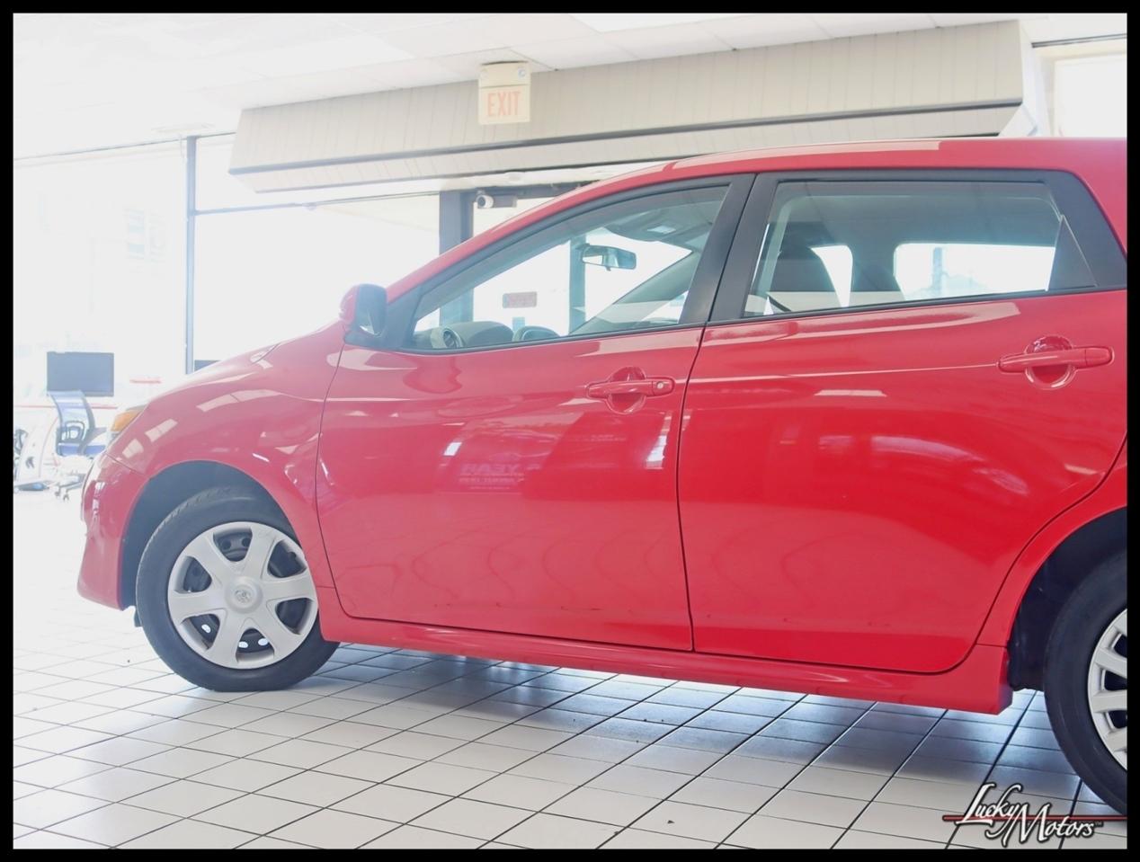 Toyota Matrix Base 4D Hatchback 2011