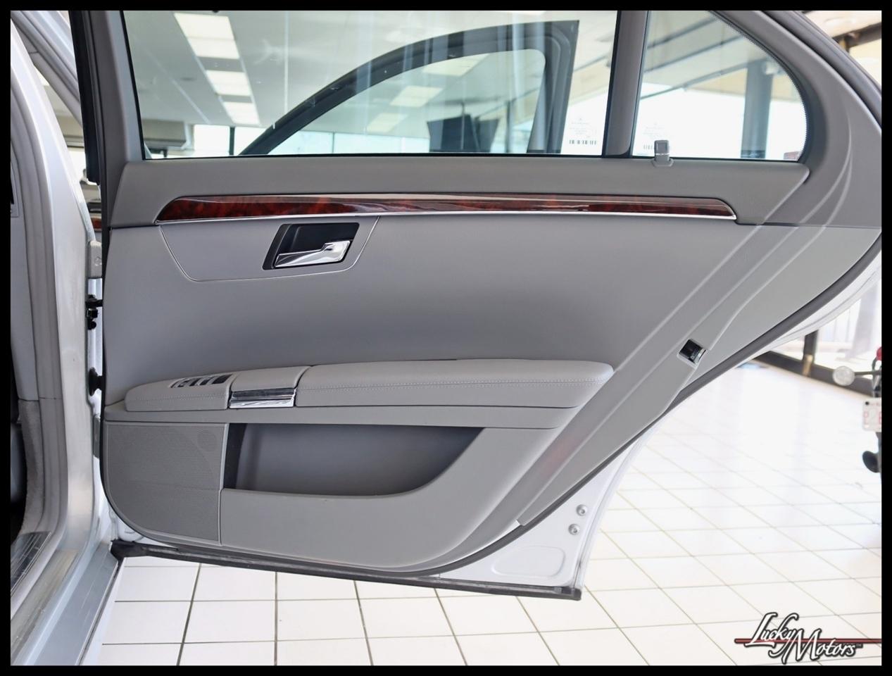 Mercedes-Benz S-Class S550 4MATIC 2007