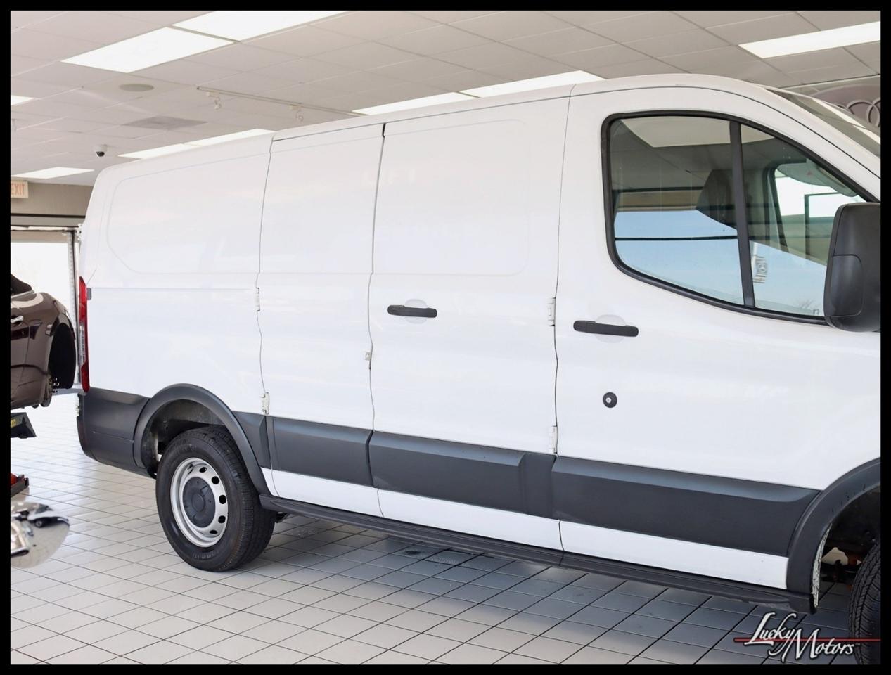 Ford Transit 250 Van Low Roof 60/40 Pass.130-in. WB 2017