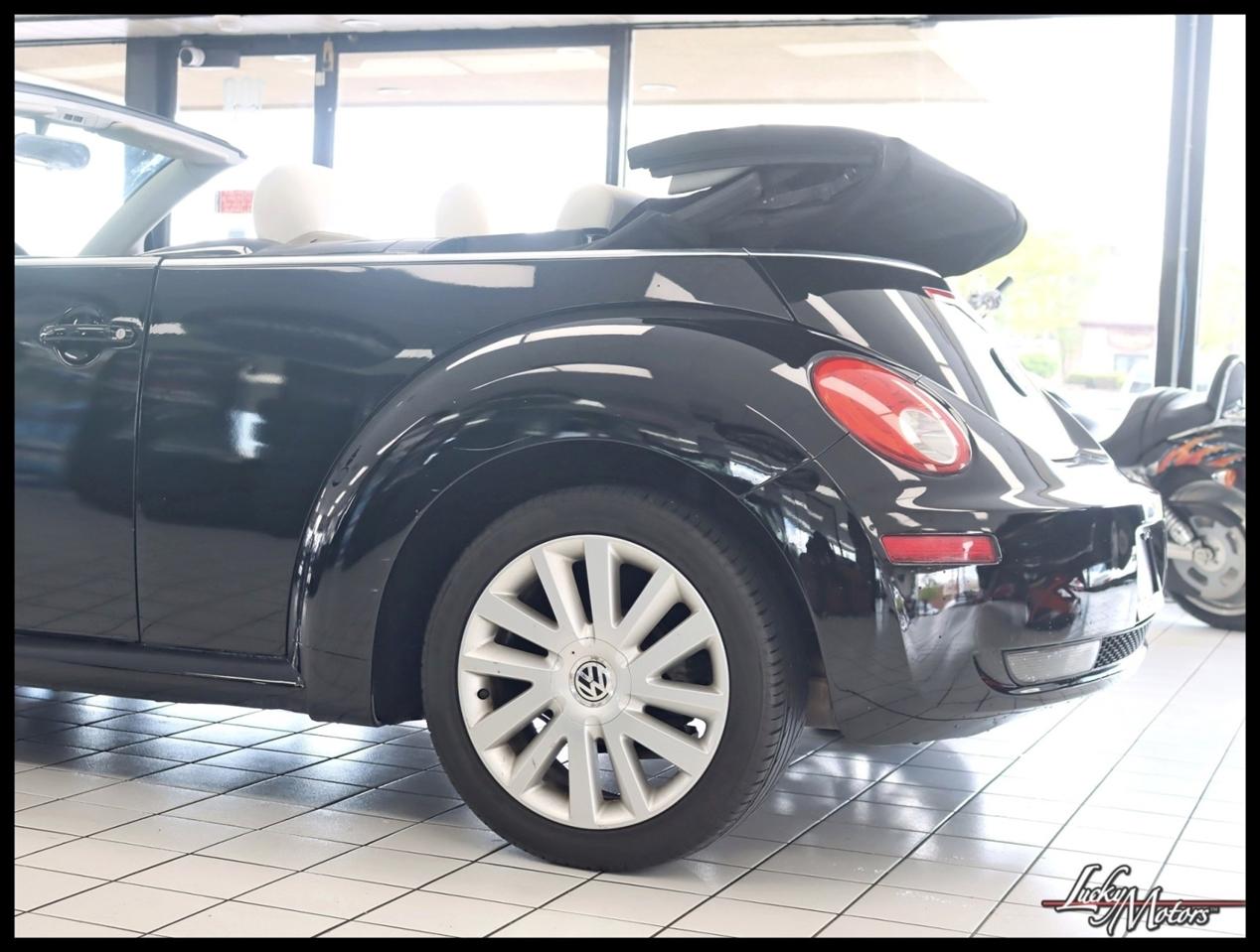 Volkswagen New Beetle 2.5L Convertible 2010