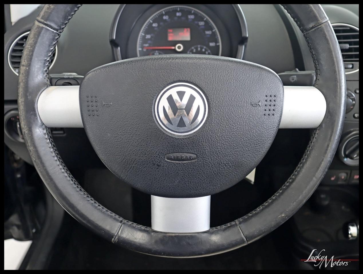 Volkswagen New Beetle 2.5L Convertible 2010