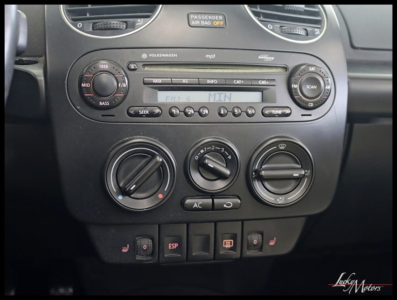 Volkswagen New Beetle 2.5L Convertible 2010
