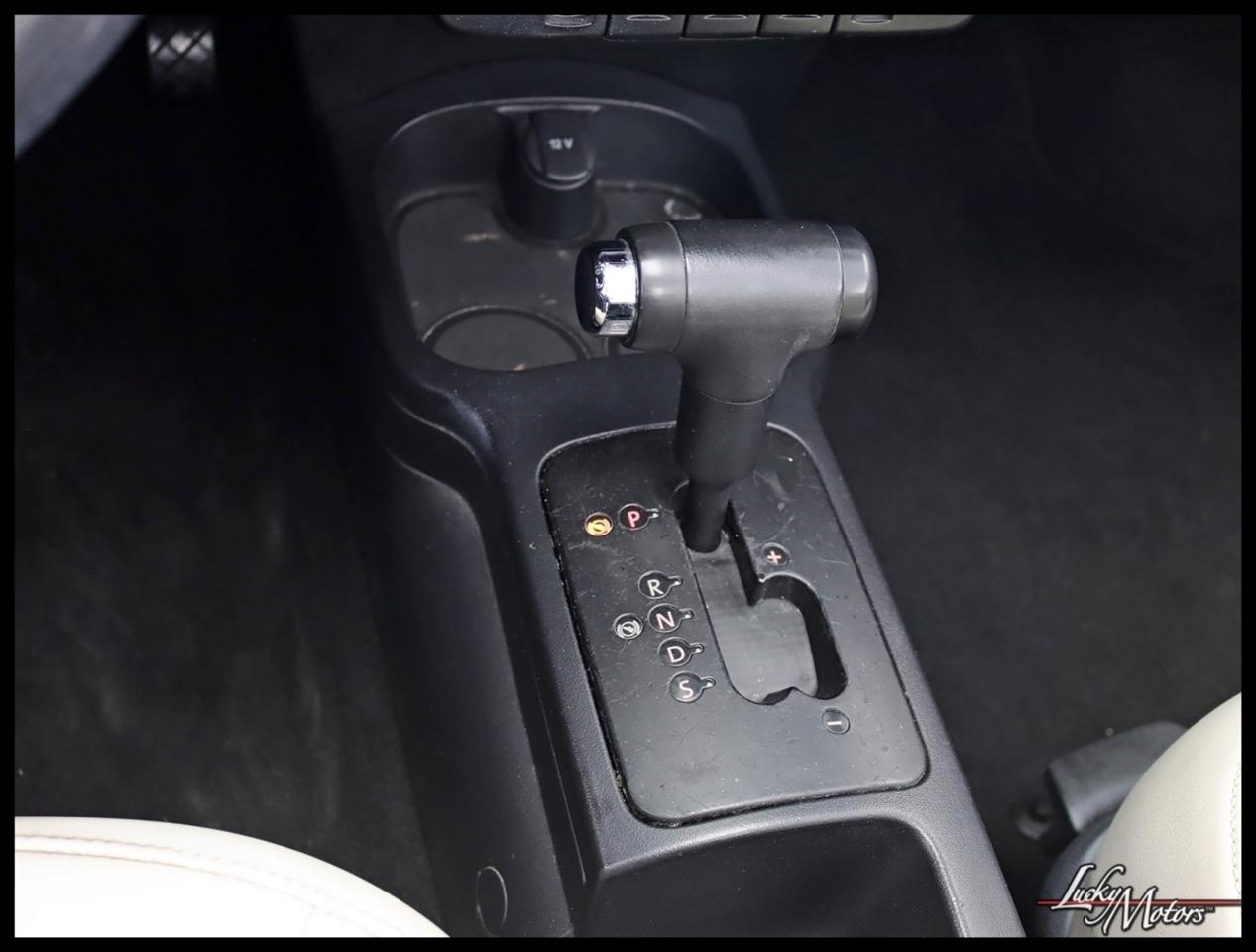 Volkswagen New Beetle 2.5L Convertible 2010
