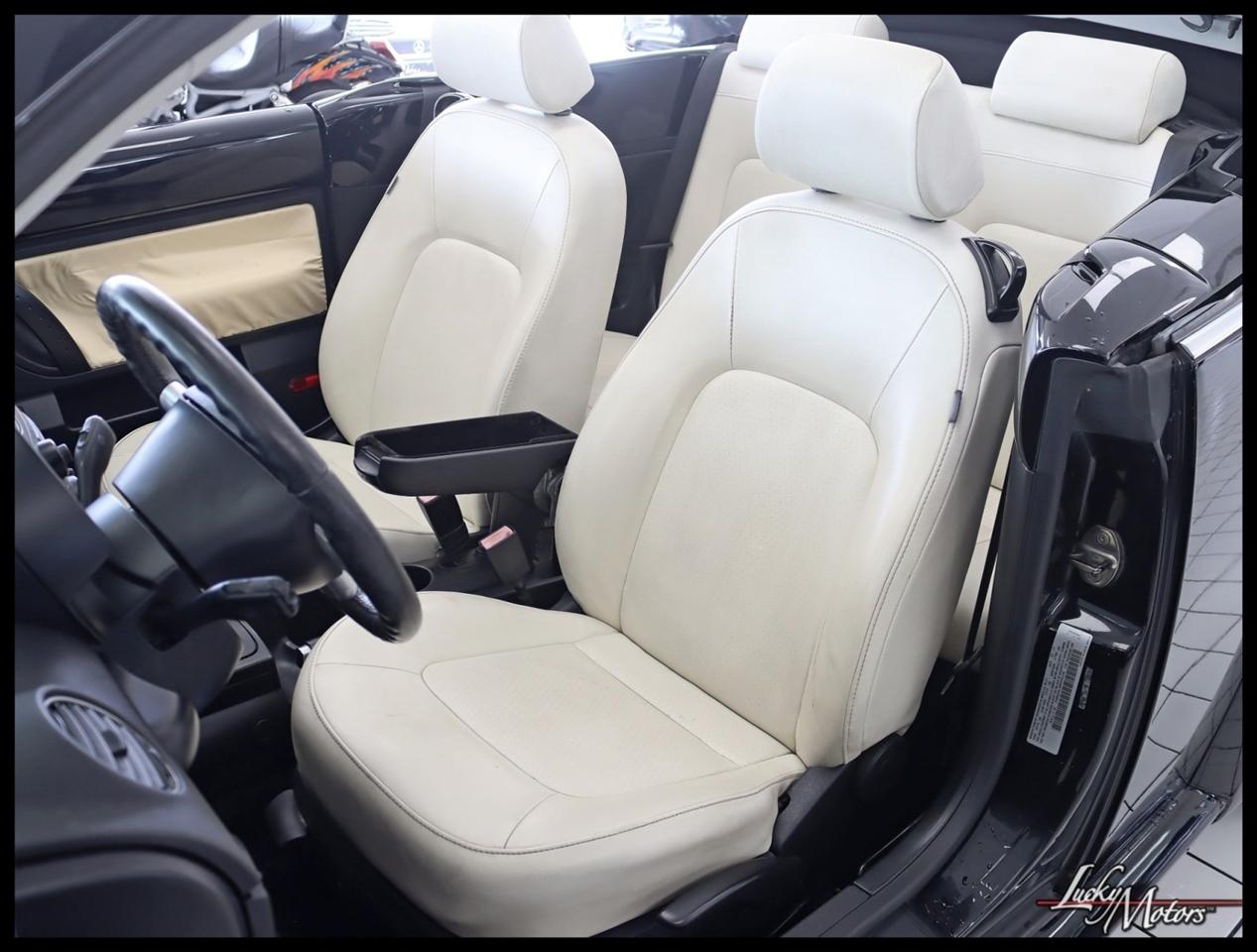 Volkswagen New Beetle 2.5L Convertible 2010