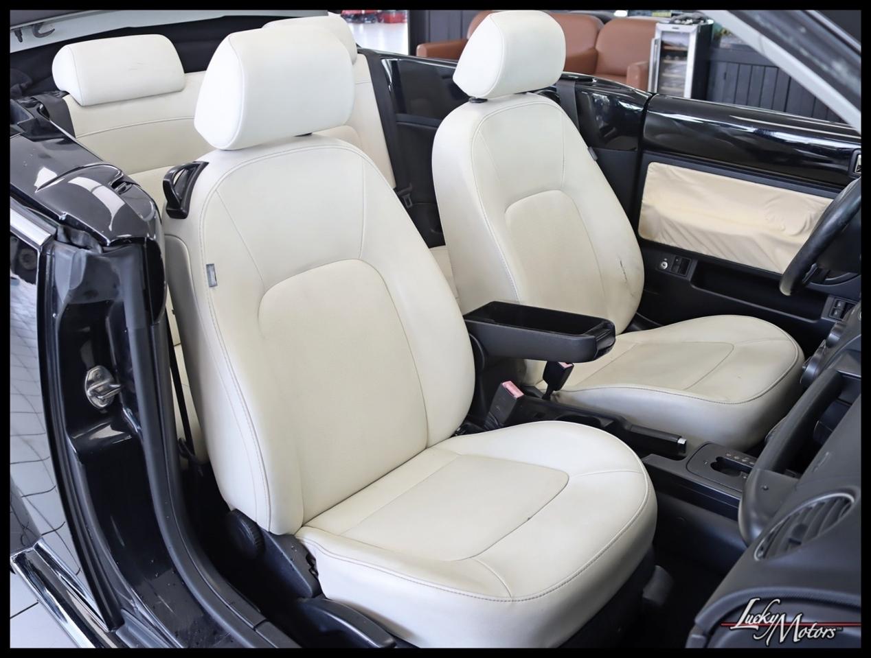 Volkswagen New Beetle 2.5L Convertible 2010