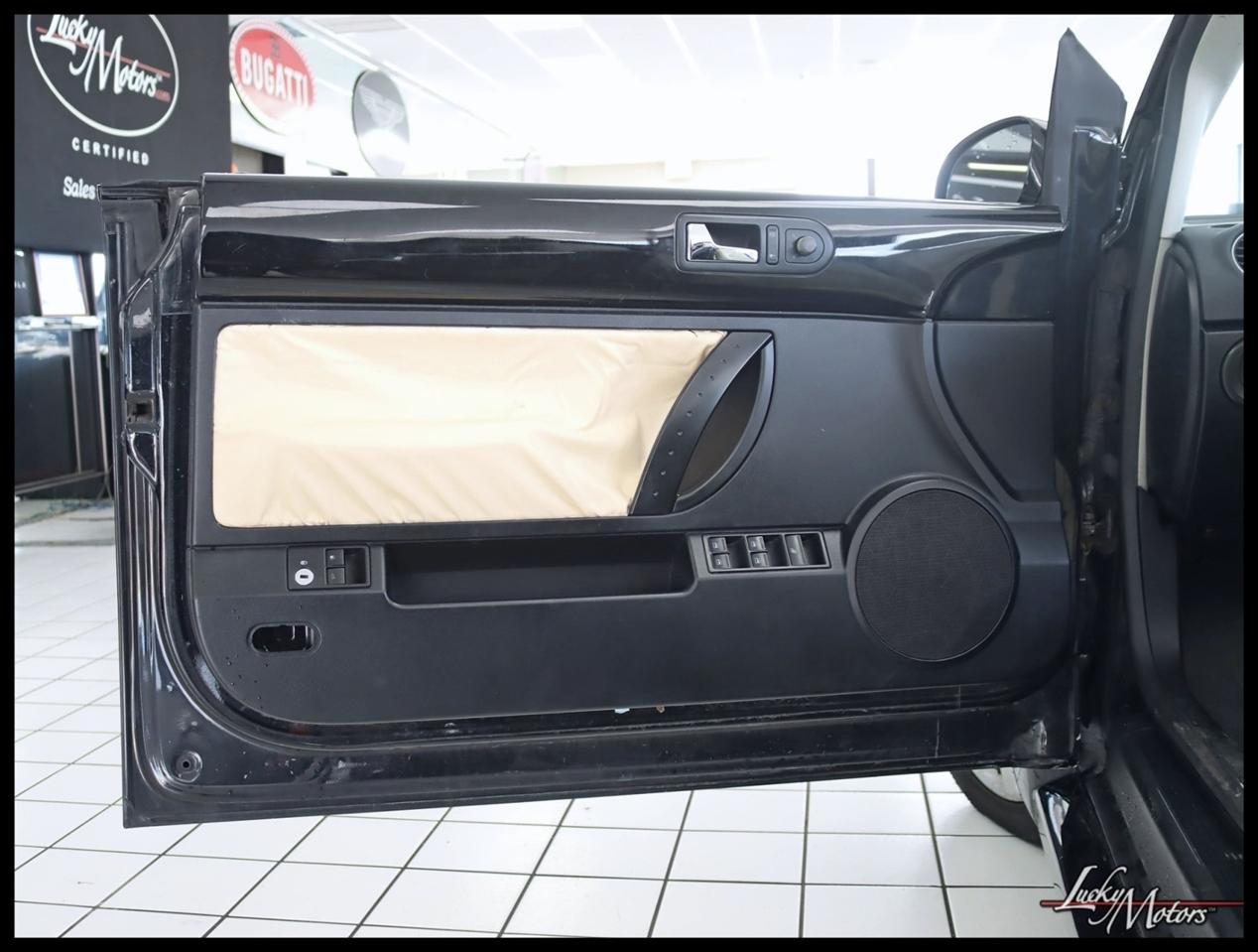 Volkswagen New Beetle 2.5L Convertible 2010