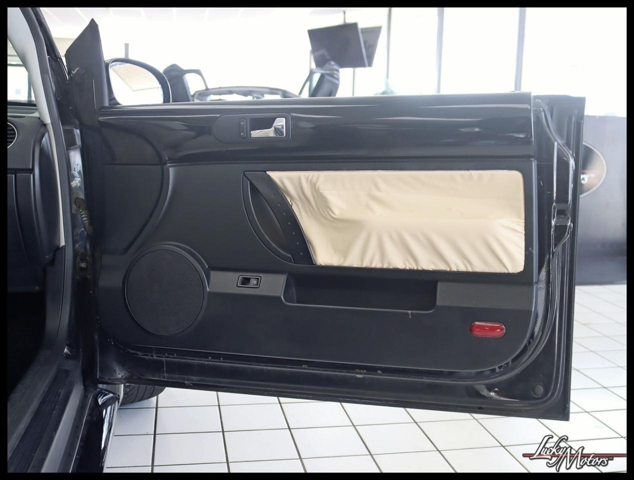Volkswagen New Beetle 2.5L Convertible 2010