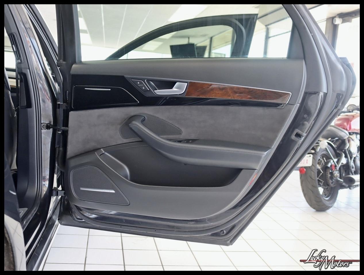 Audi A8 3.0T quattro 2015