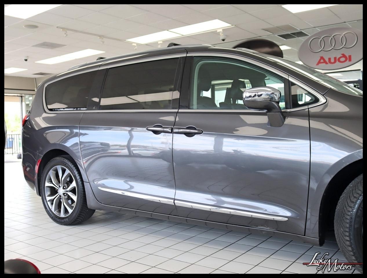 Chrysler Pacifica Limited 2017