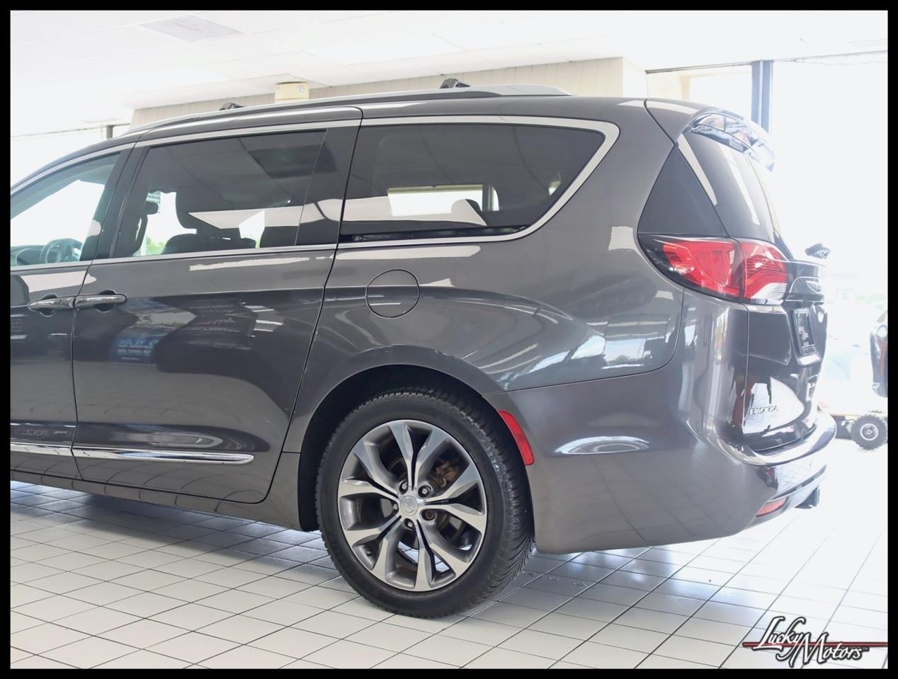 Chrysler Pacifica Limited 2017