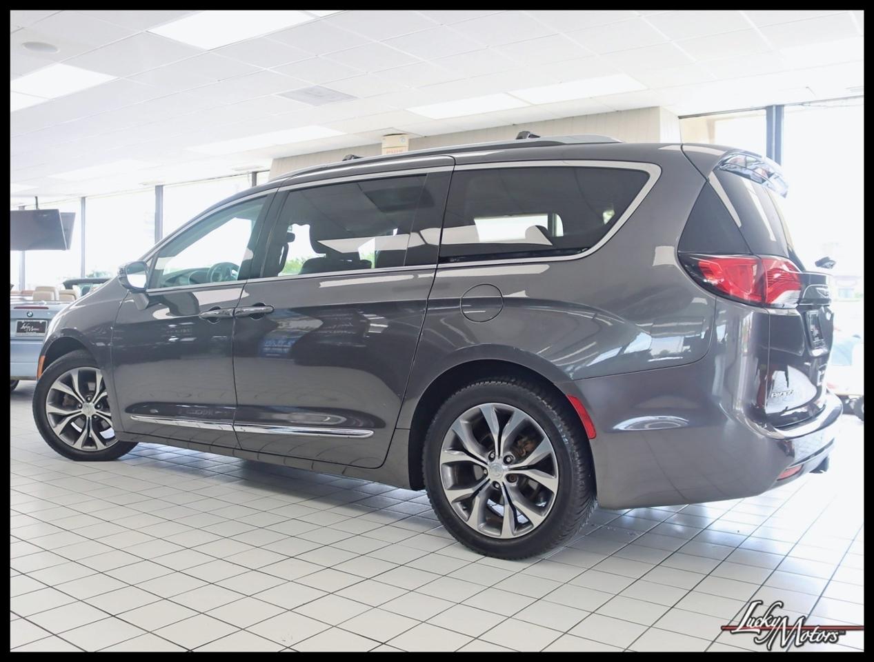 Chrysler Pacifica Limited 2017