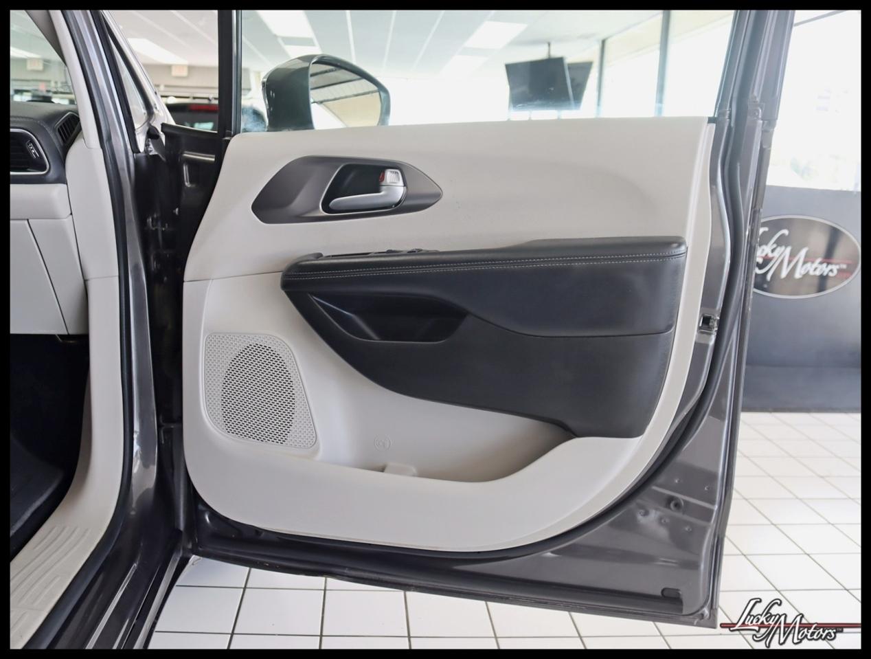 Chrysler Pacifica Limited 2017