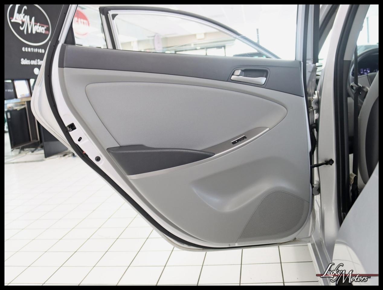 Hyundai Accent SE 4-Door 6A 2017