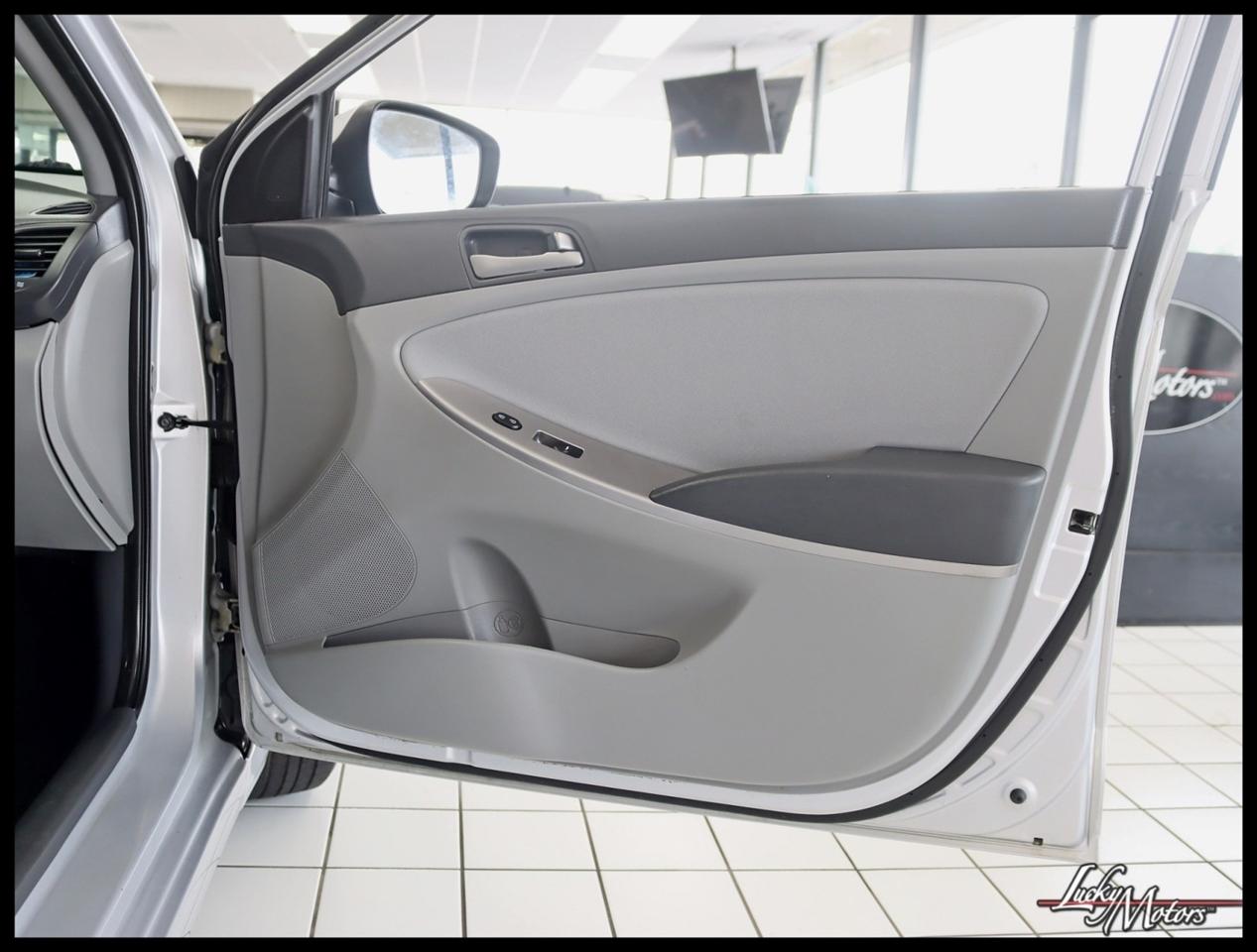 Hyundai Accent SE 4-Door 6A 2017