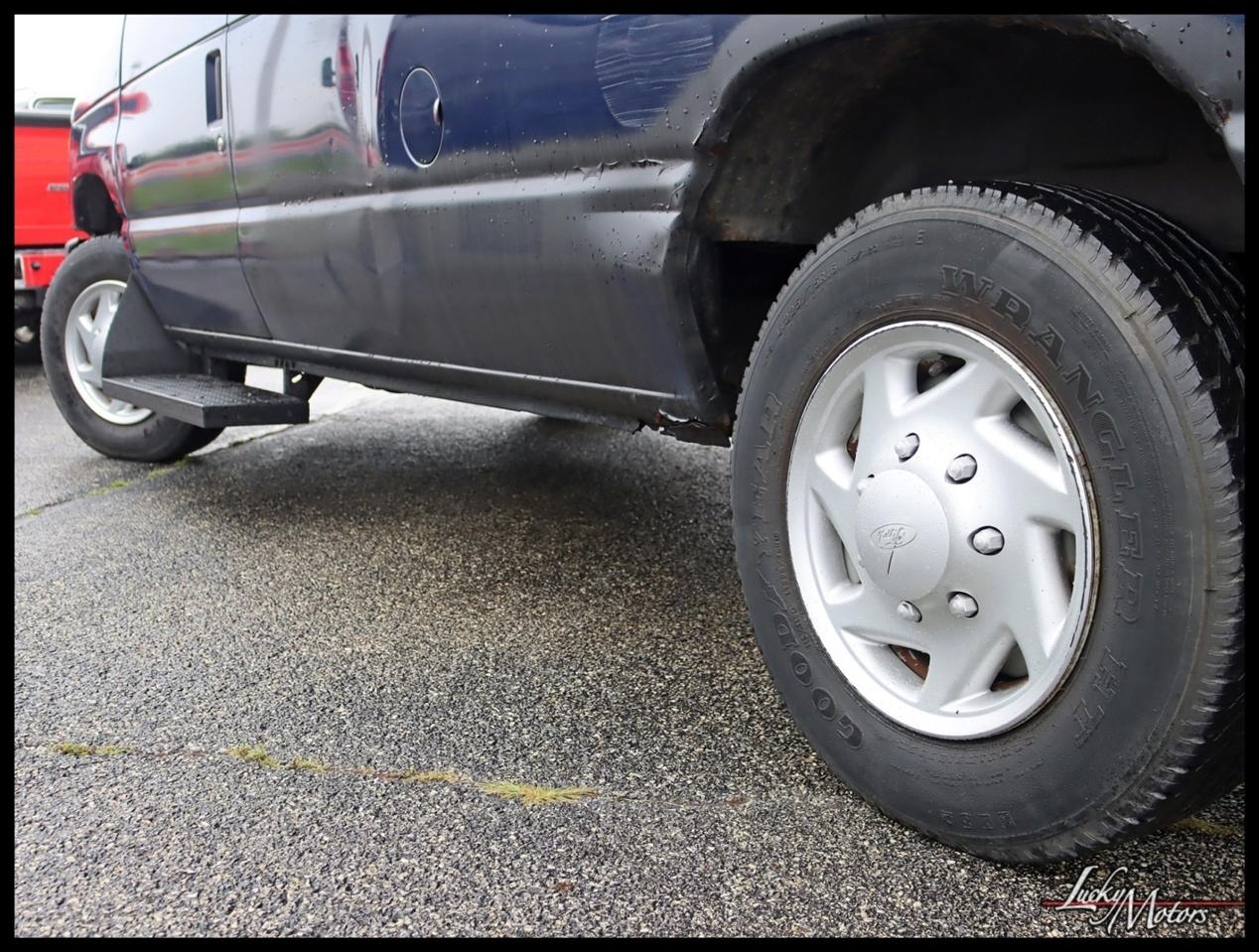 Ford Econoline E-150 2011