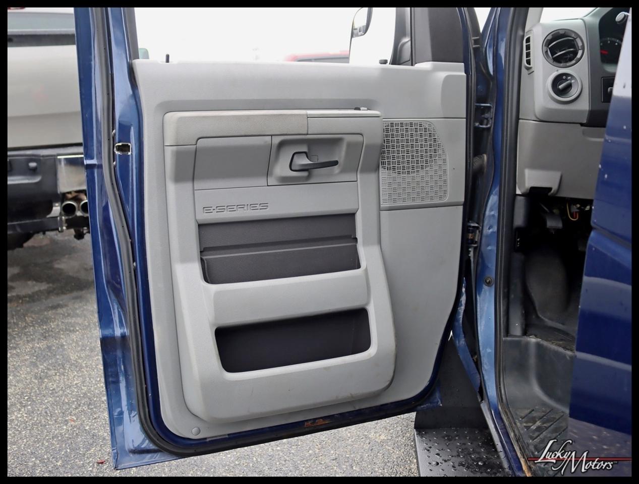 Ford Econoline E-150 2011