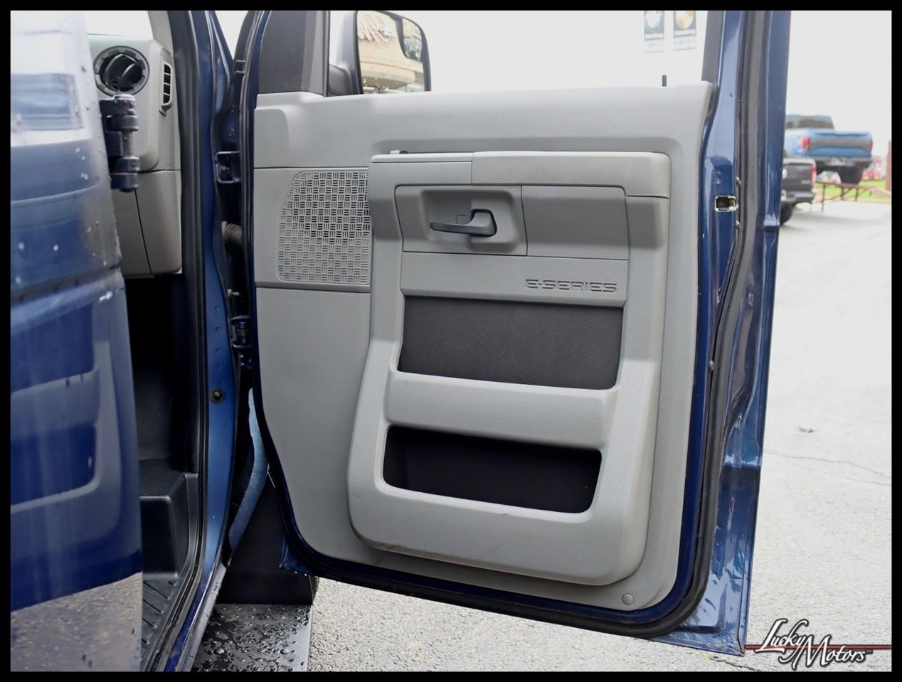 Ford Econoline E-150 2011