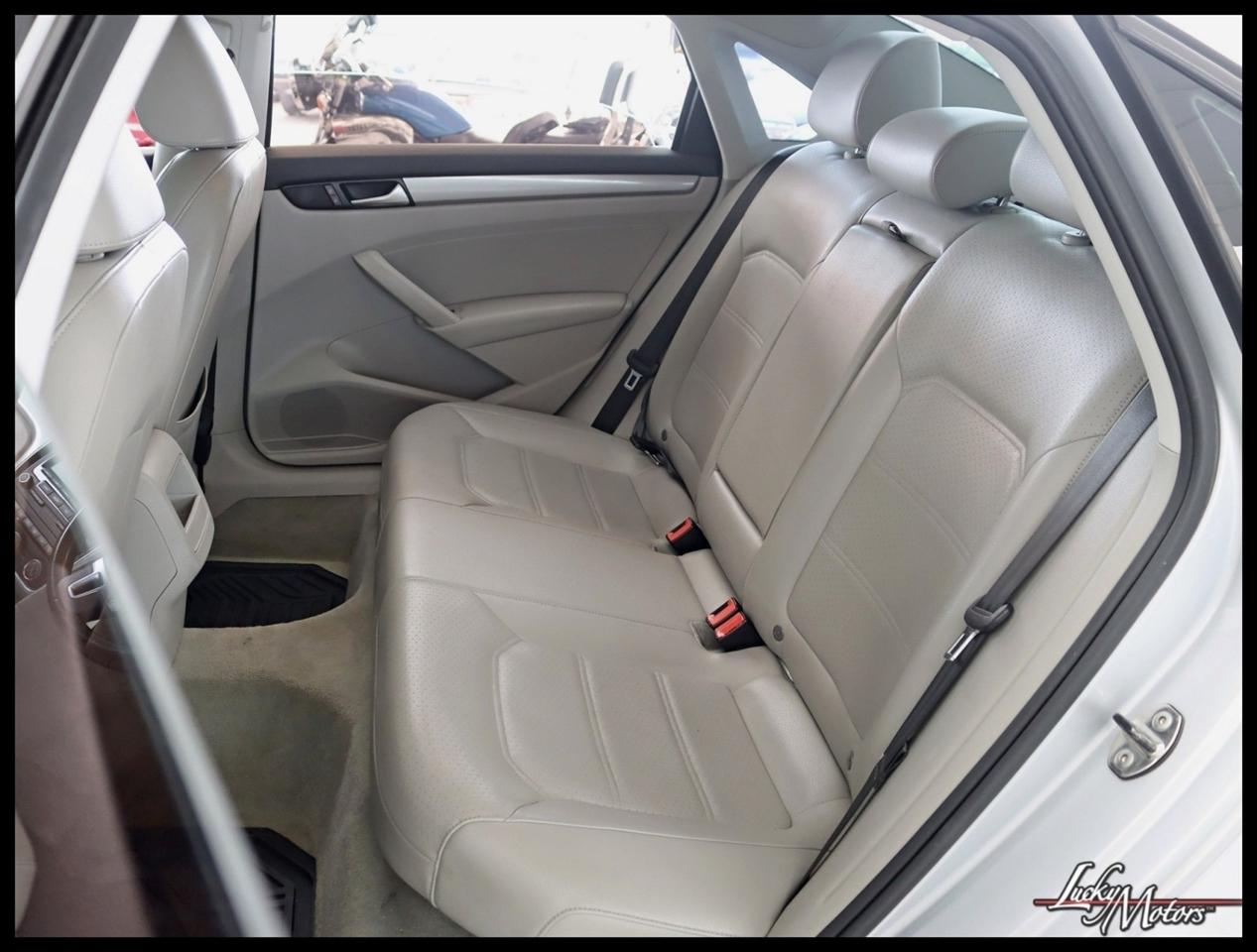 Volkswagen Passat 1.8T Wolfsburg AT 2014