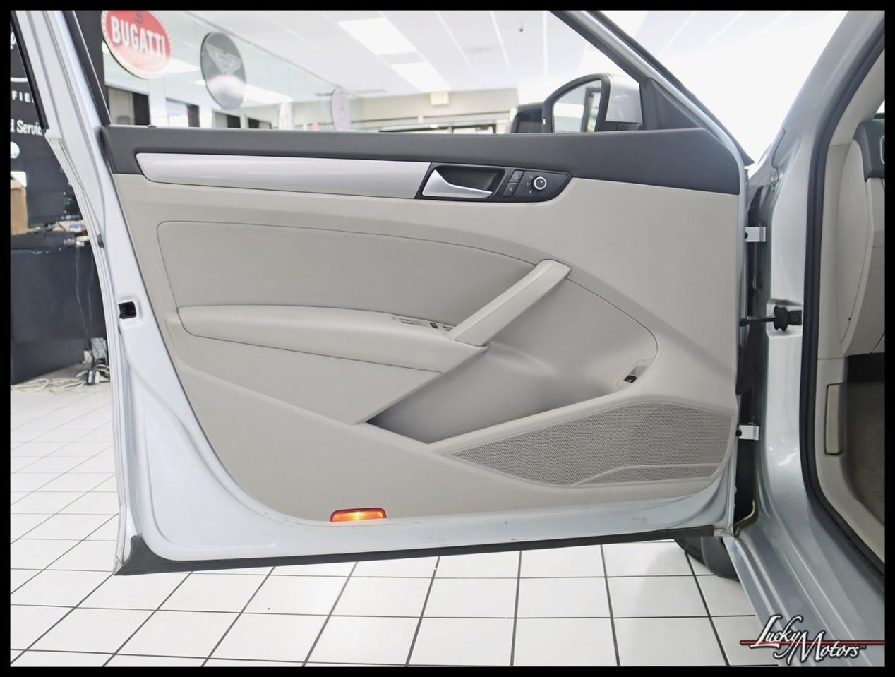 Volkswagen Passat 1.8T Wolfsburg AT 2014