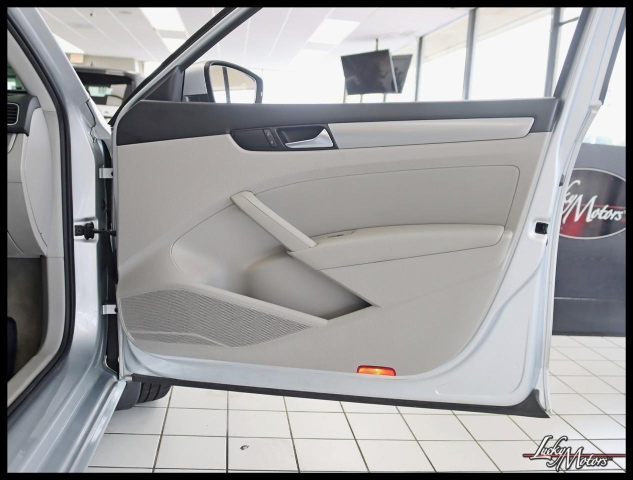 Volkswagen Passat 1.8T Wolfsburg AT 2014