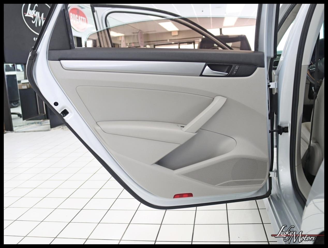 Volkswagen Passat 1.8T Wolfsburg AT 2014