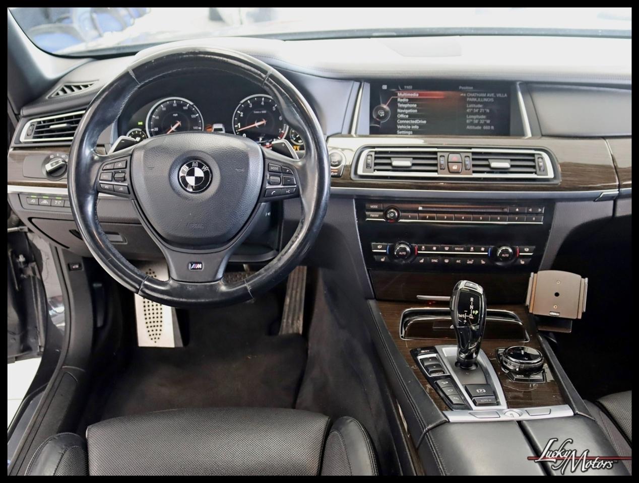 BMW 750i xDrive Base 2015