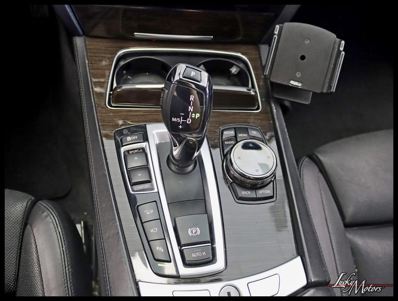 BMW 750i xDrive Base 2015