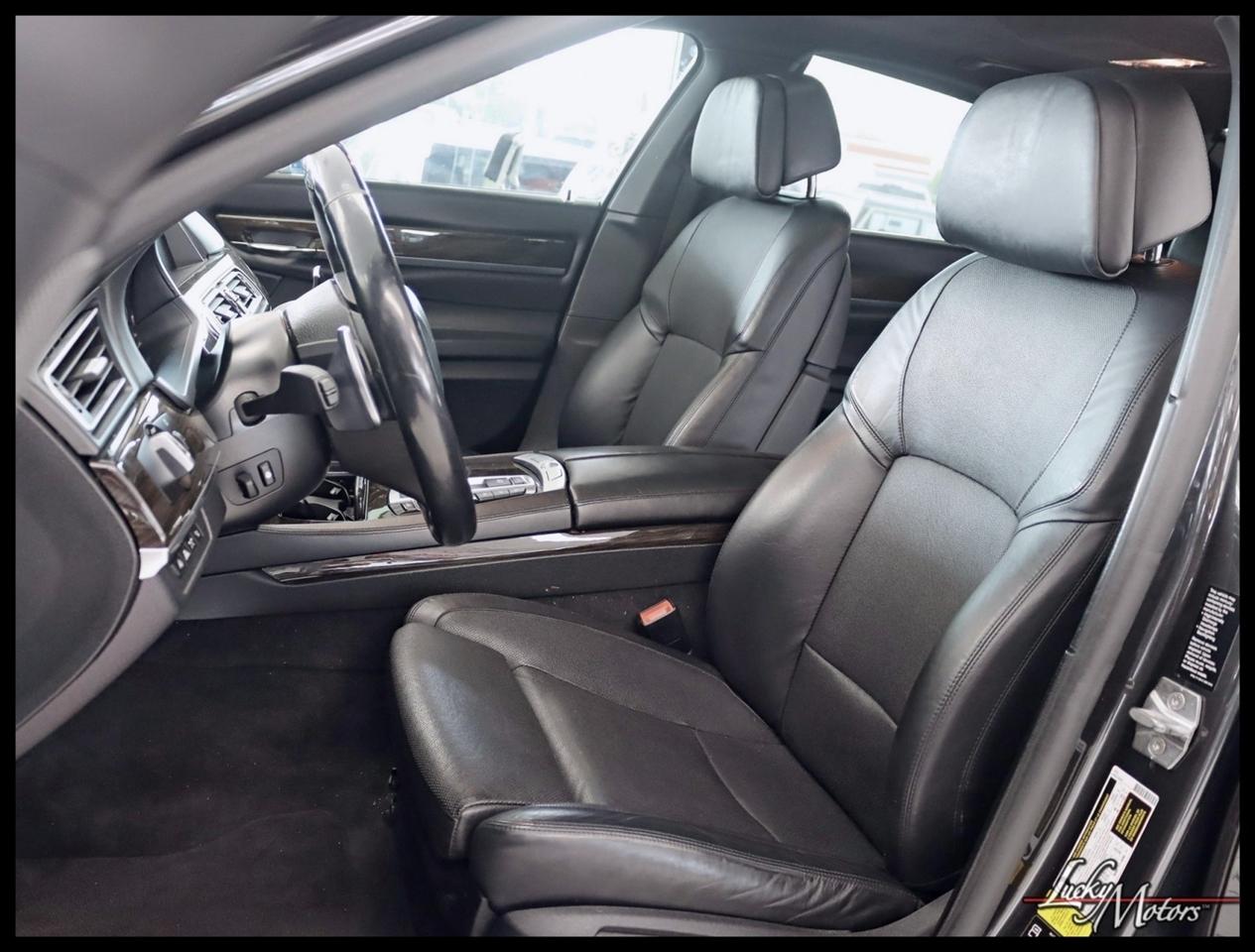 BMW 750i xDrive Base 2015