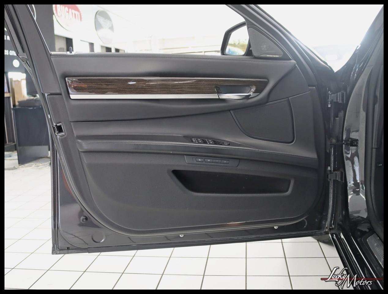 BMW 750i xDrive Base 2015
