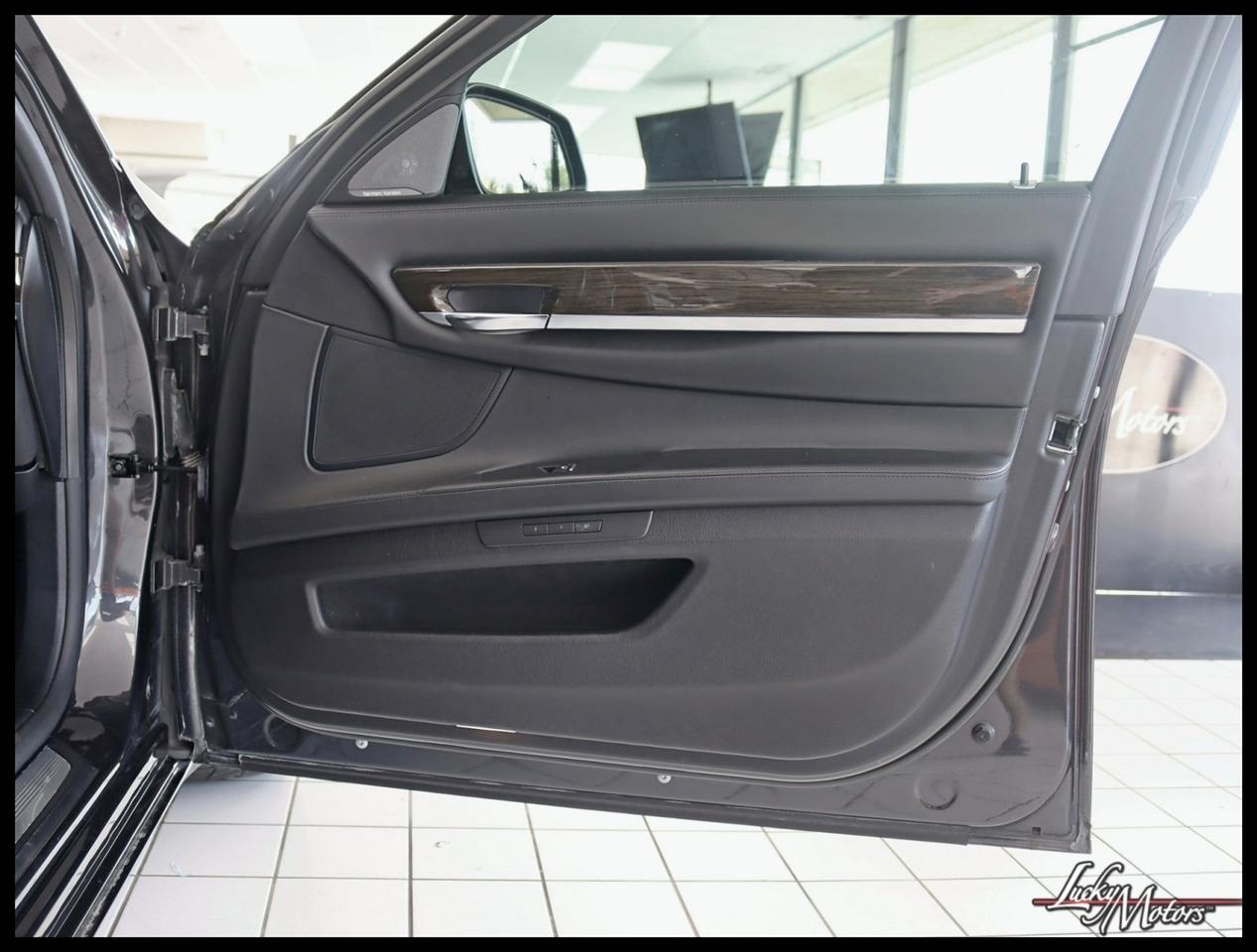 BMW 750i xDrive Base 2015