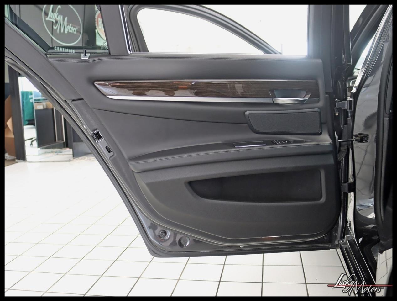 BMW 750i xDrive Base 2015