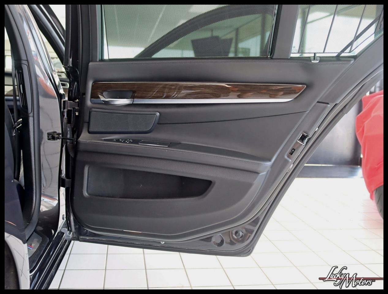 BMW 750i xDrive Base 2015