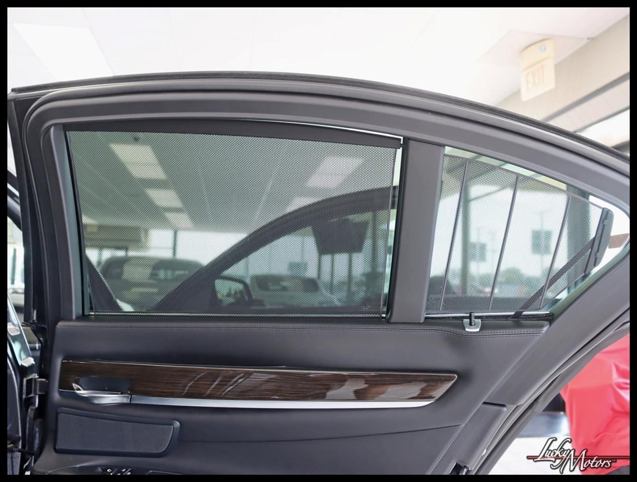 BMW 750i xDrive Base 2015