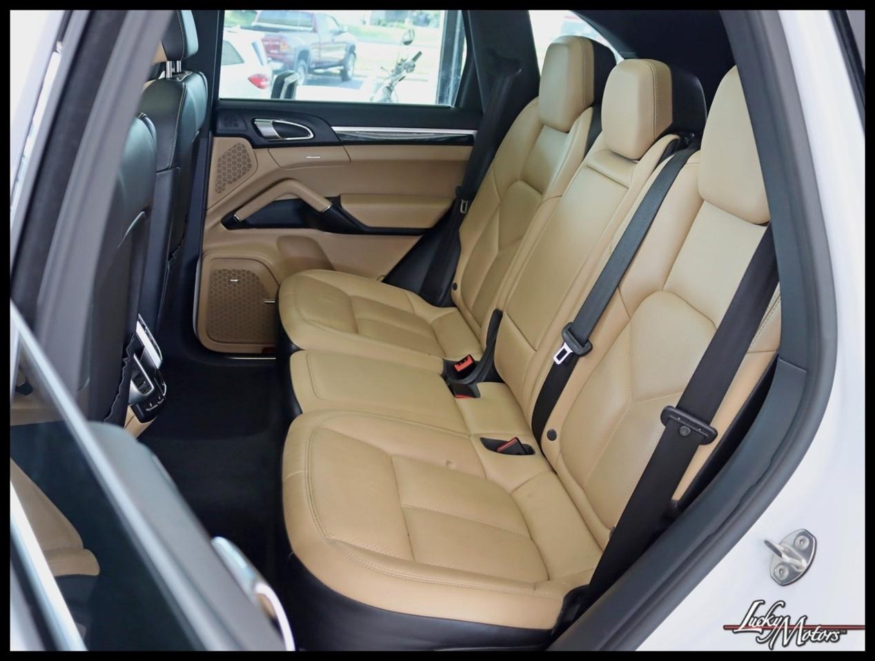Porsche Cayenne Base 2016