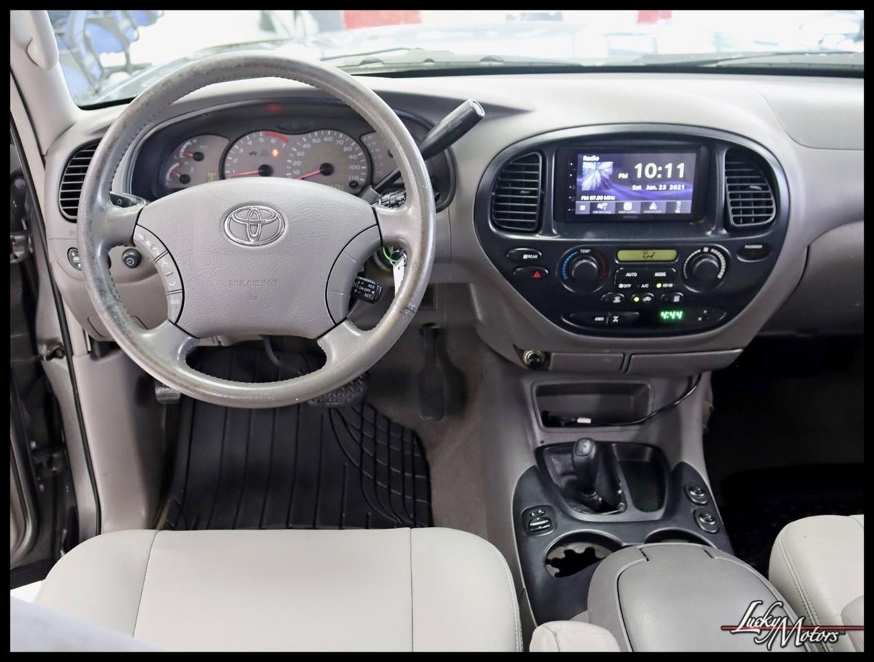 Toyota Sequoia SR5 4WD 2003