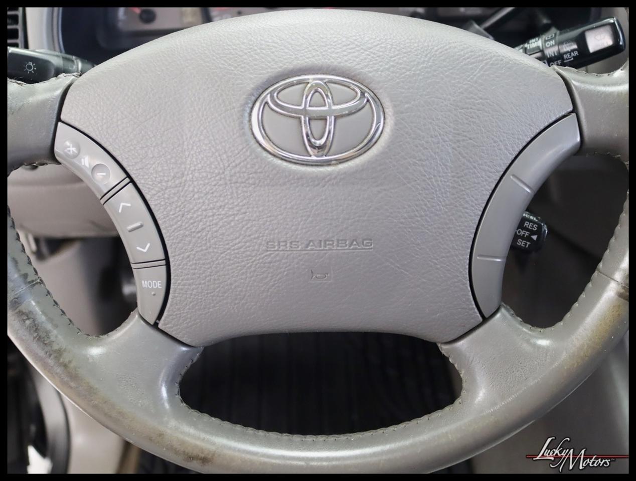 Toyota Sequoia SR5 4WD 2003