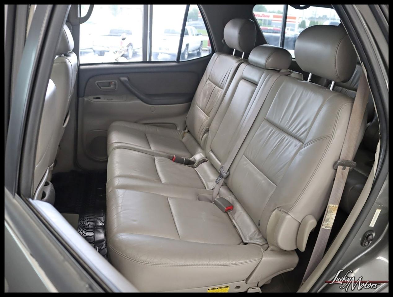 Toyota Sequoia SR5 4WD 2003