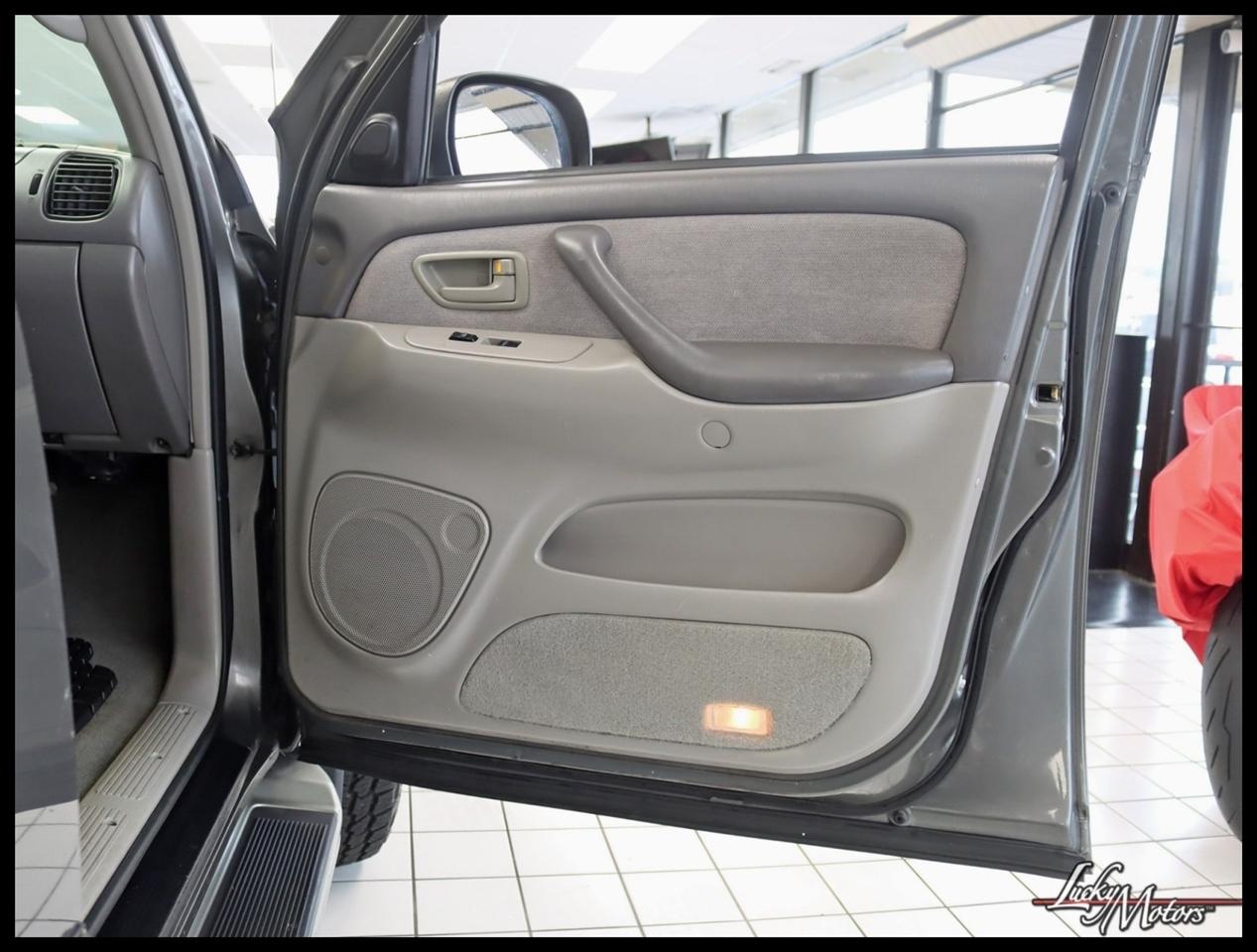 Toyota Sequoia SR5 4WD 2003