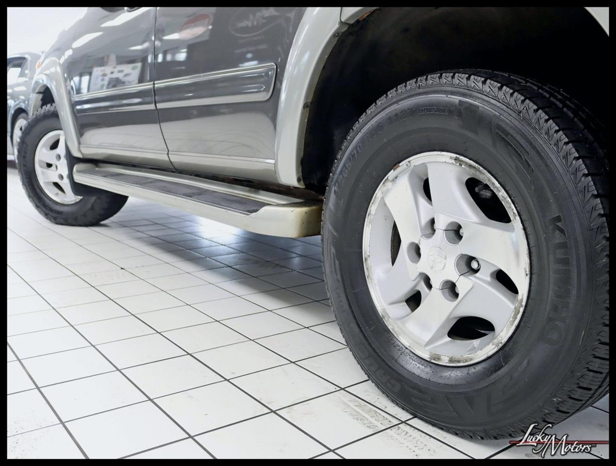 Toyota Sequoia SR5 4WD 2003