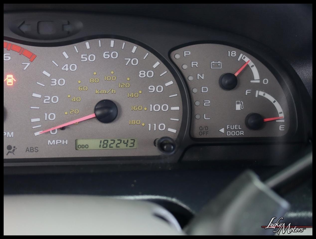 Toyota Sequoia SR5 4WD 2003
