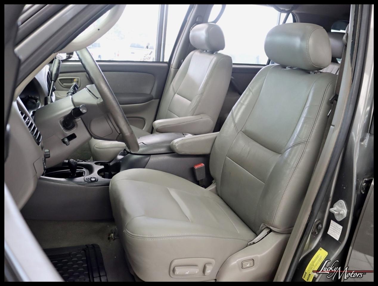 Toyota Sequoia SR5 4WD 2003