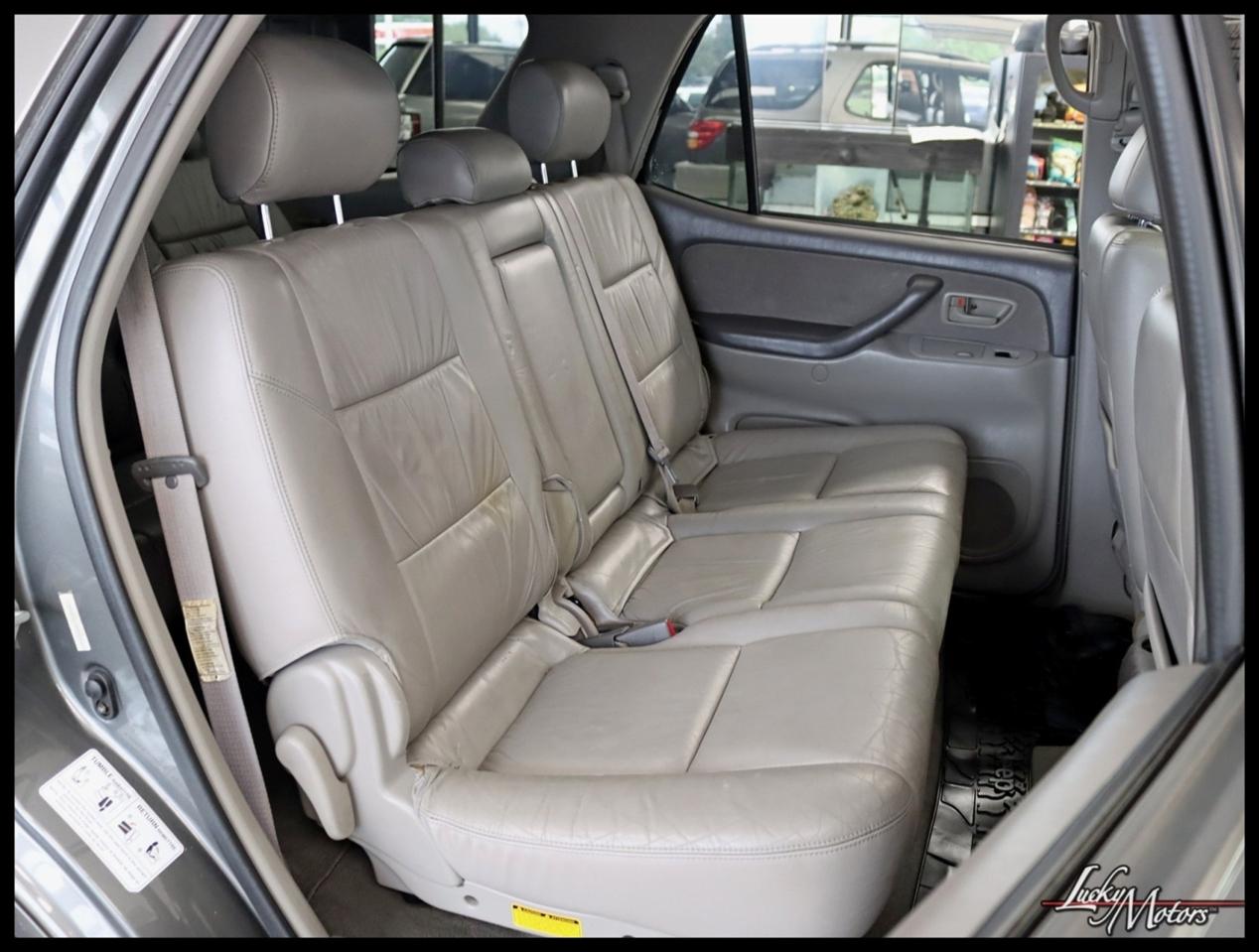 Toyota Sequoia SR5 4WD 2003