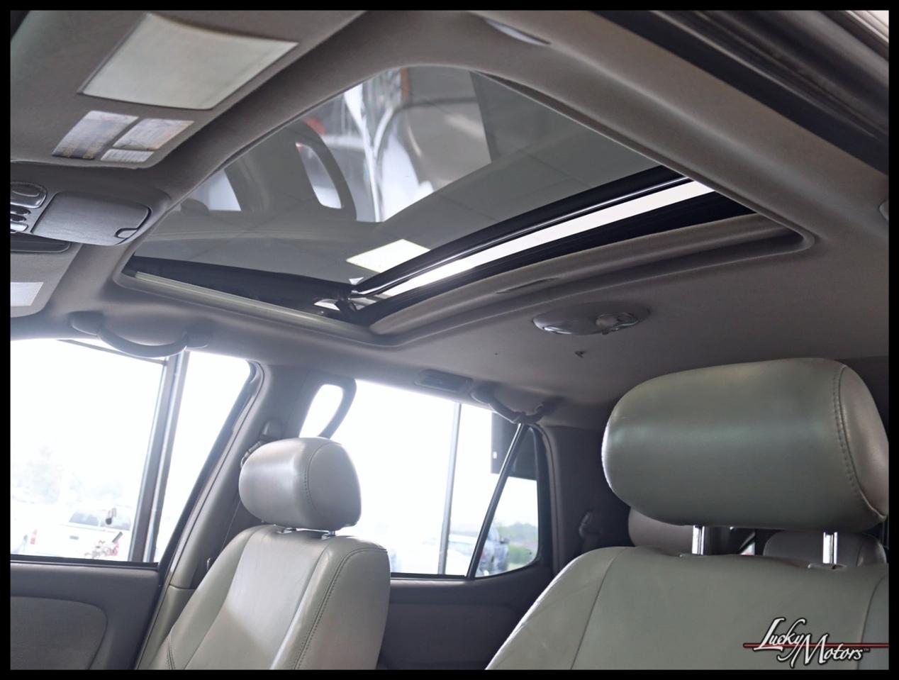 Toyota Sequoia SR5 4WD 2003