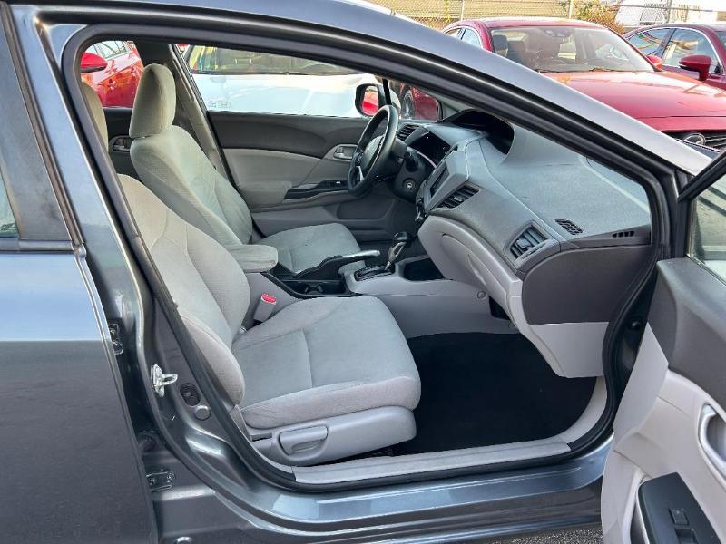 Honda Civic LX Sedan 5-Speed AT 2012