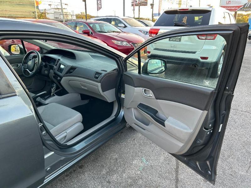 Honda Civic LX Sedan 5-Speed AT 2012