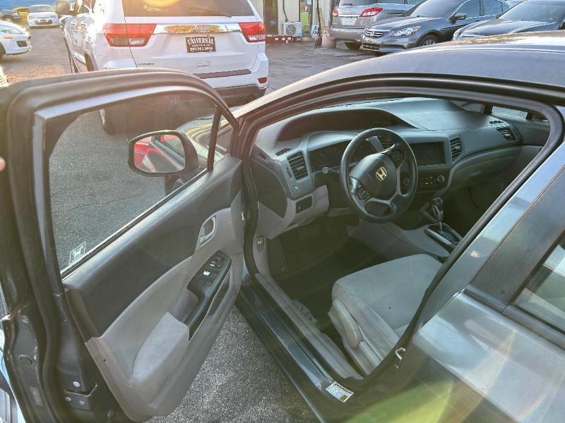 Honda Civic LX Sedan 5-Speed AT 2012