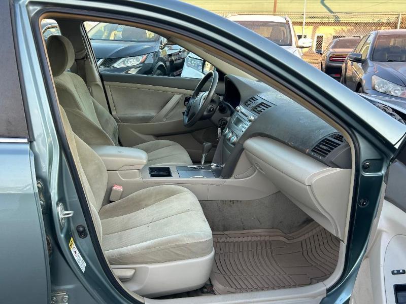 Toyota Camry LE V6 2008