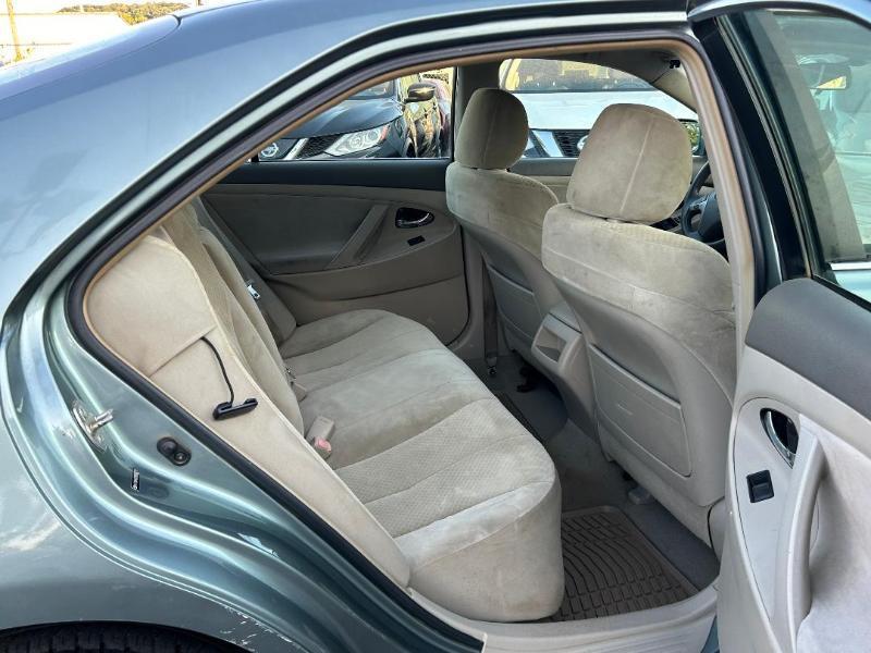 Toyota Camry LE V6 2008