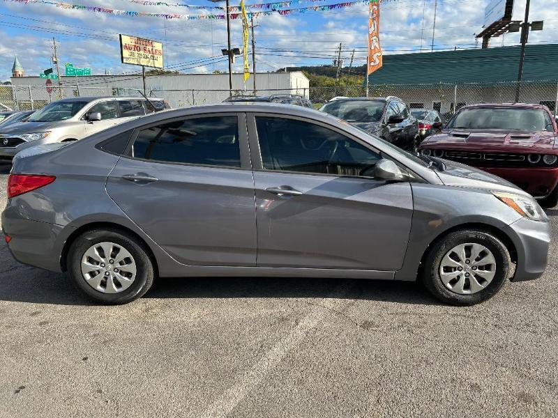 Hyundai Accent SE 4-Door 6A 2017
