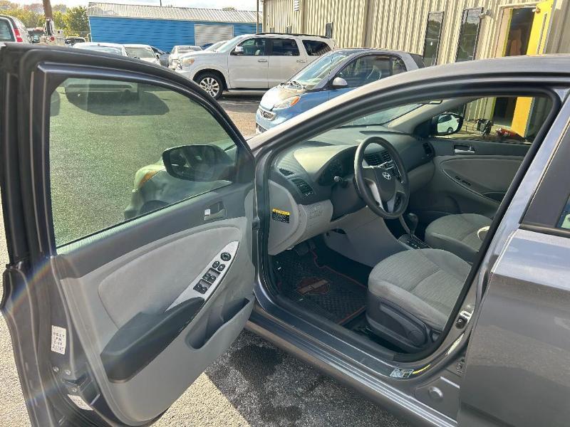 Hyundai Accent SE 4-Door 6A 2017
